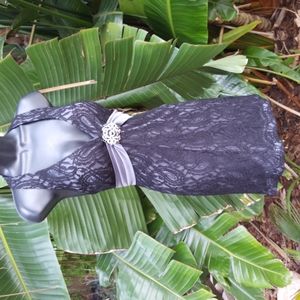 Niki livas lace bodycon